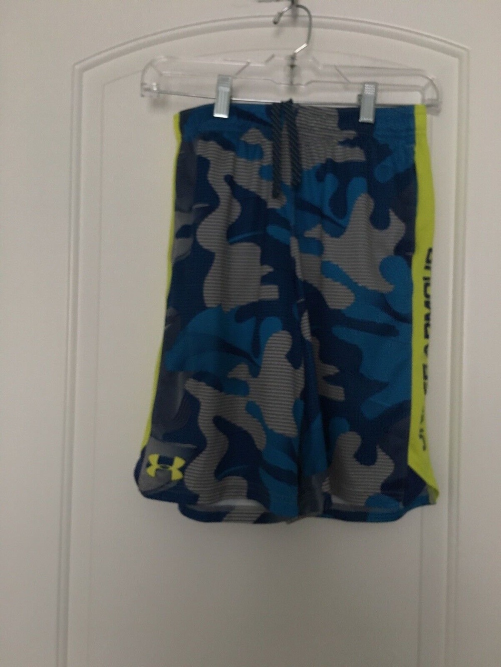 Under Armour Boys Camo Print Shorts Basketball Gym Size Large